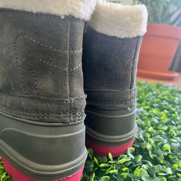 Size 11 snow boots - Picture 2 of 4